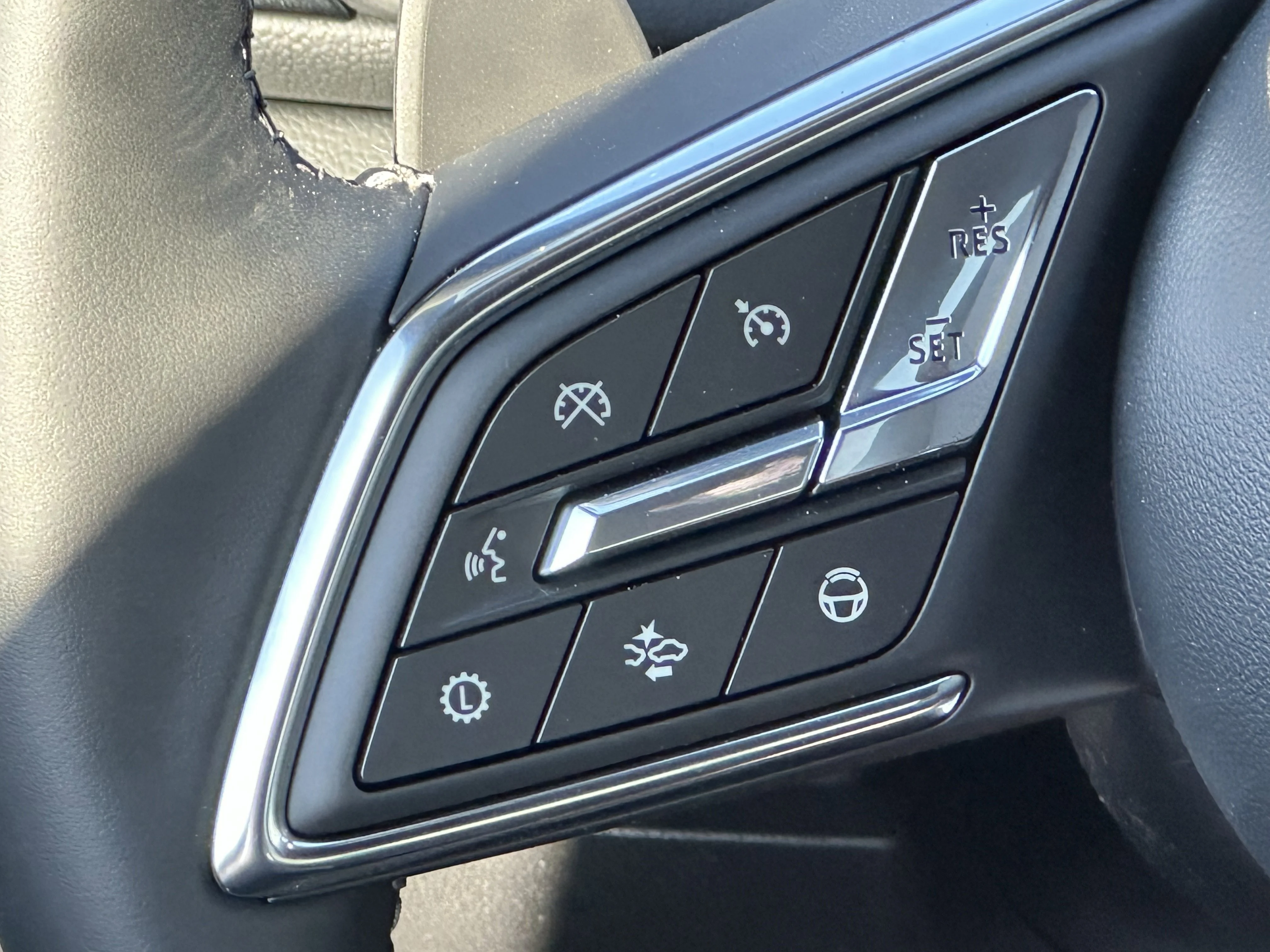 New 2026 Iridescent White Tricoat Buick Avenir image 12