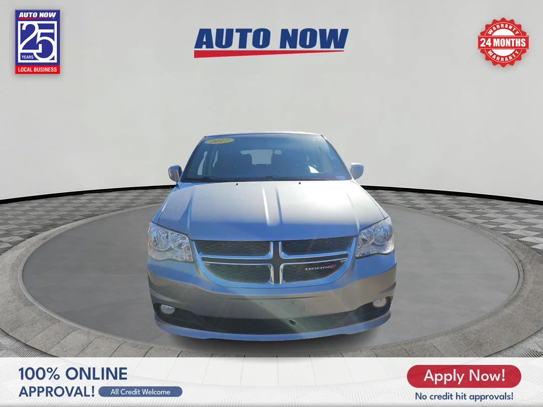 Used 2017  Dodge SXT image 2
