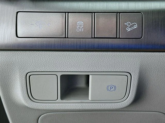 New 2027 White Hyundai SE image 19