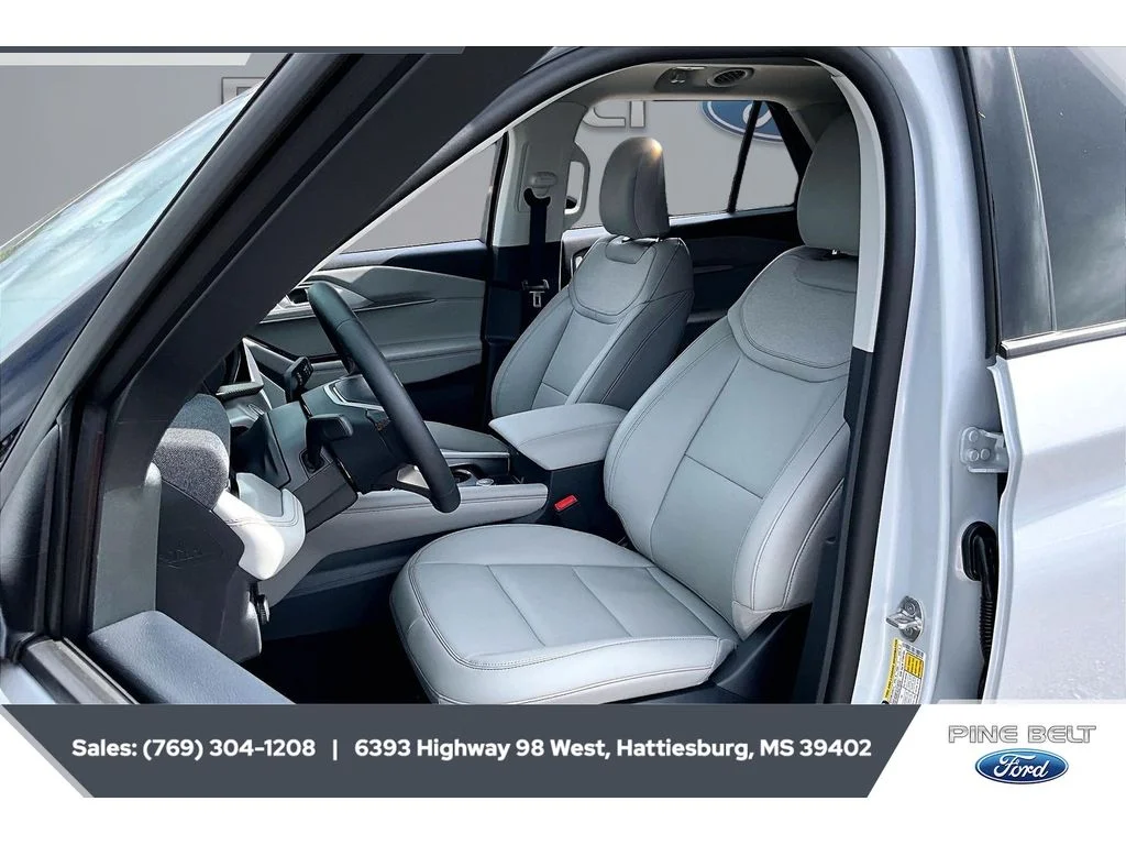 New 2026 Space White Metallic Ford Active image 18