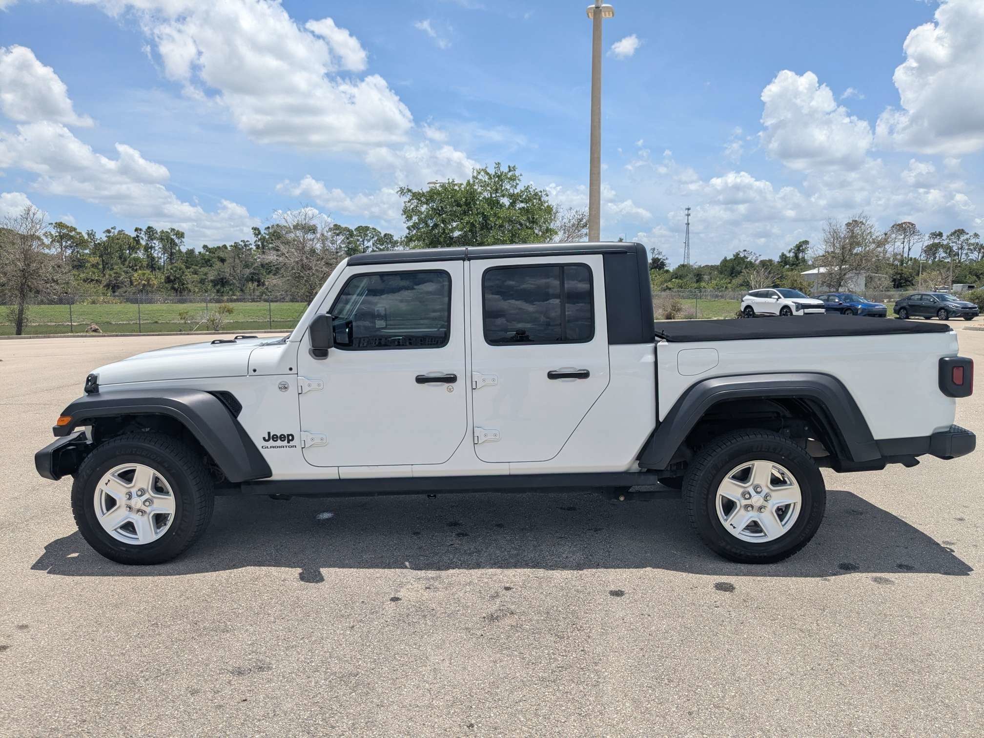 Used 2020 Bright White Clearcoat Jeep Sport S image 8