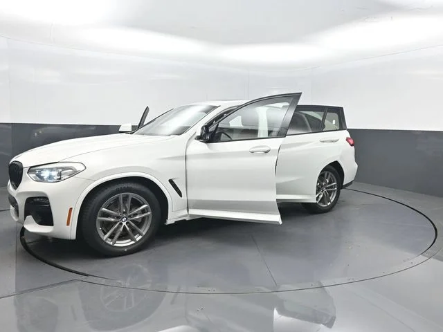 Used 2021 White BMW xDrive30i image 39