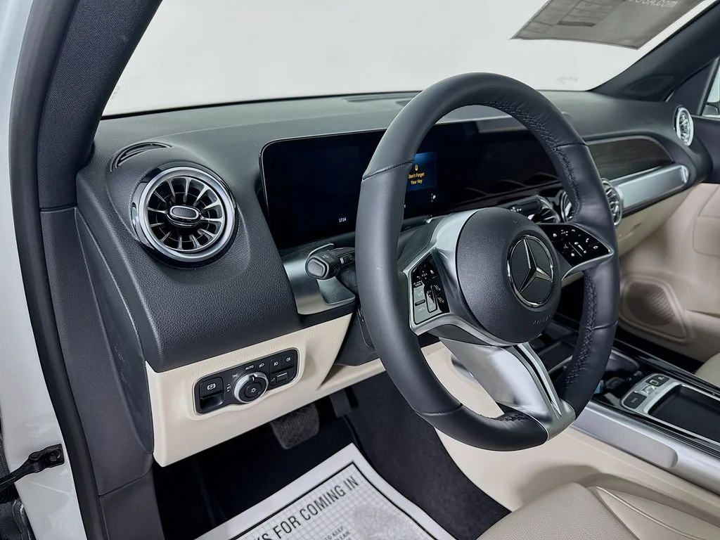 Certified Used 2025 White Mercedes-Benz GLB 250 image 4