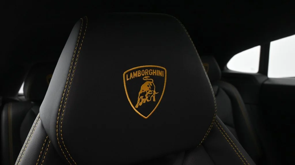 Used 2022  Lamborghini Base image 18
