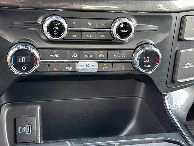 Used 2021 Oxford White Ford XLT image 27