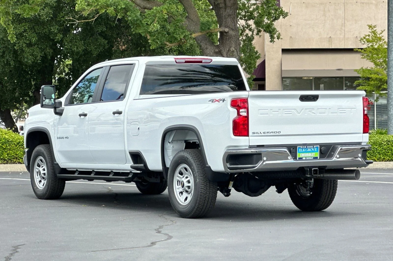 New 2026 Summit White Chevrolet WT image 5