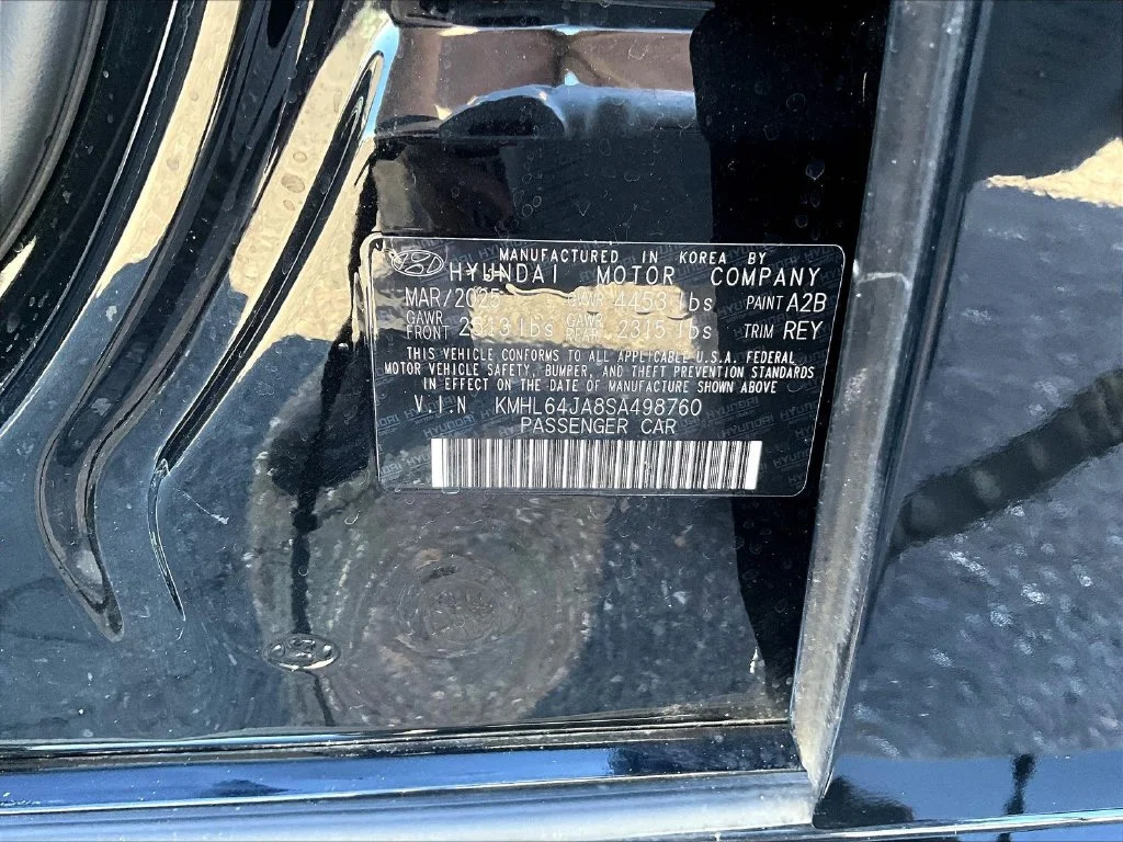 Used 2025 Black Hyundai SEL image 21