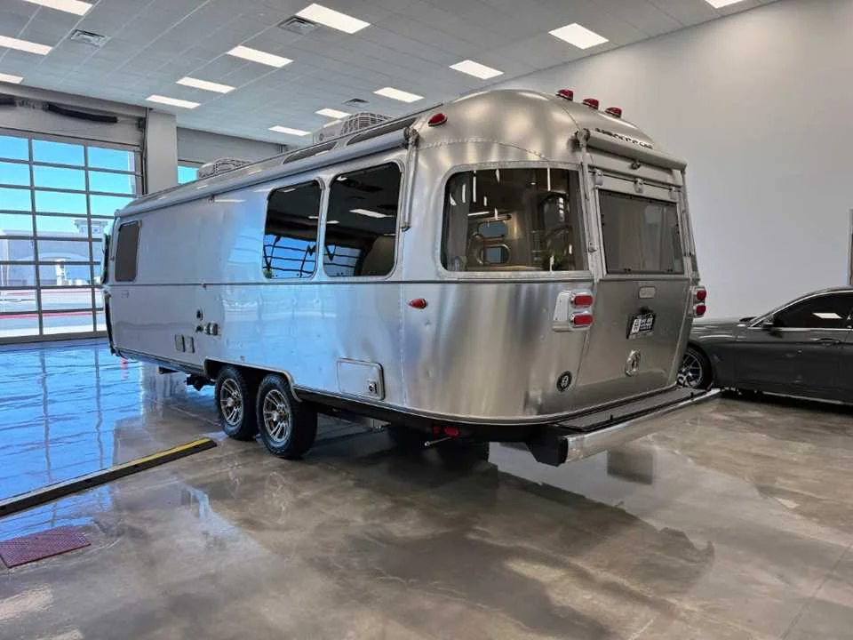 New 2027 SILVER AIRSTREAM  image 2