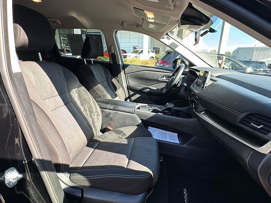 Used 2025 Super Black Nissan SV image 25