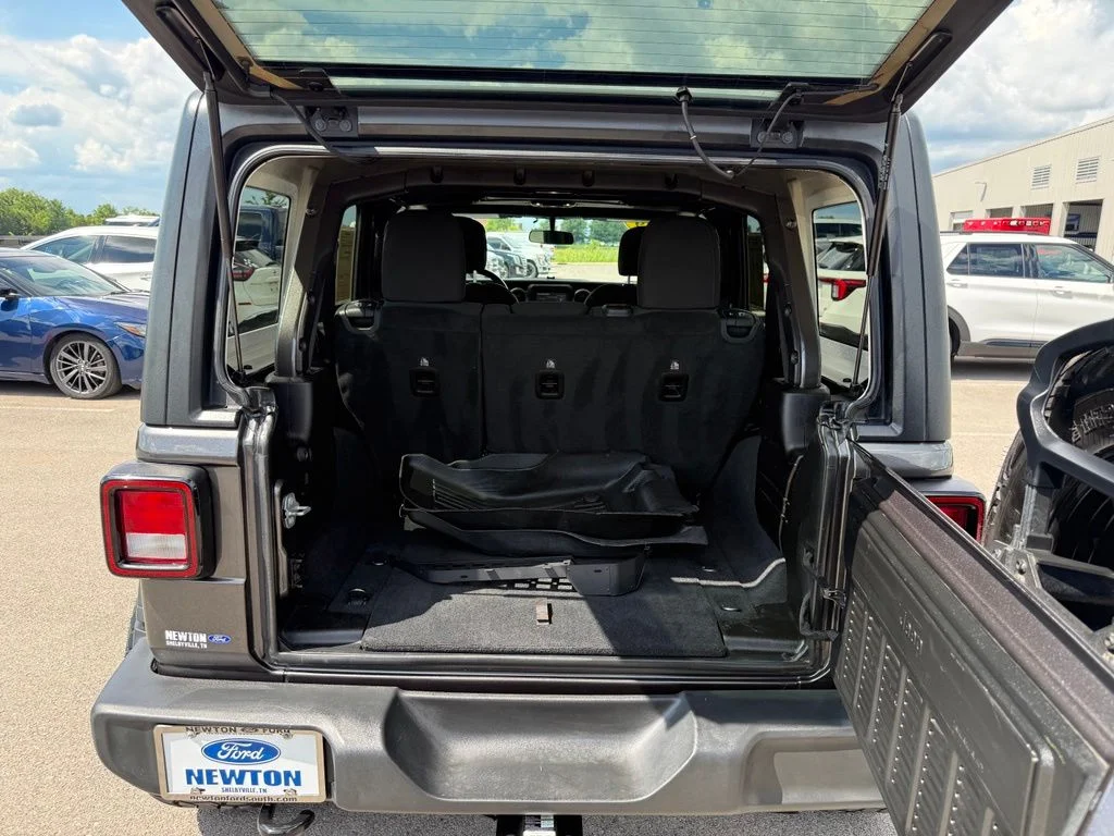 Used 2019 Gray Jeep Unlimited Sport S image 34