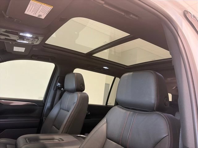 2023 Chevrolet Suburban RST - Photo 13