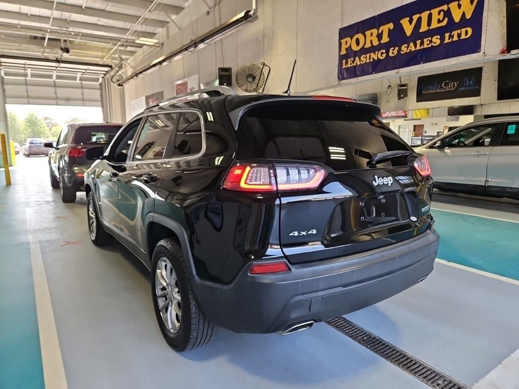 Used 2019 Black Jeep Latitude Plus image 9