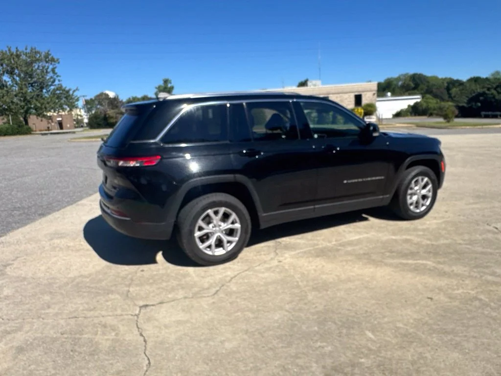 Used 2022 Black Jeep Limited image 14