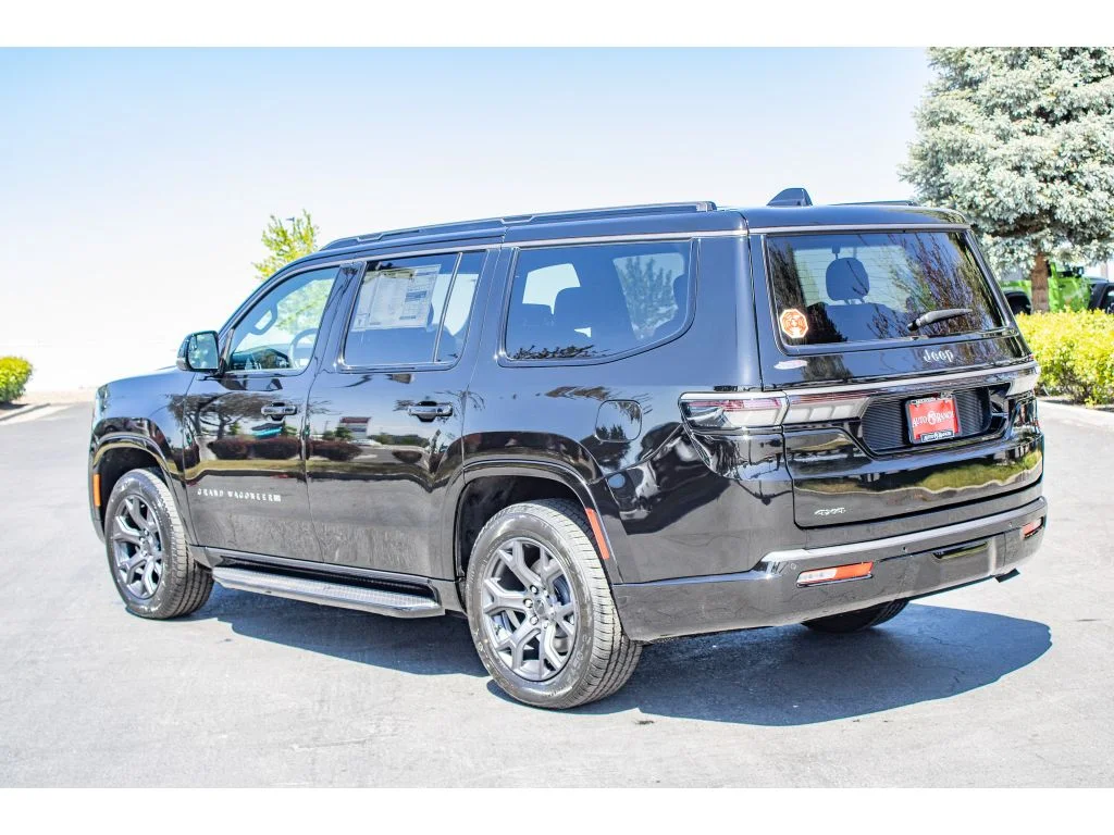 New 2026 HIGH GLOSS BLACK Jeep Limited Altitude image 6