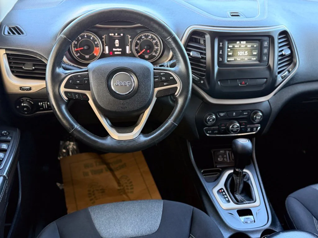 Used 2014 Black Jeep Latitude image 16