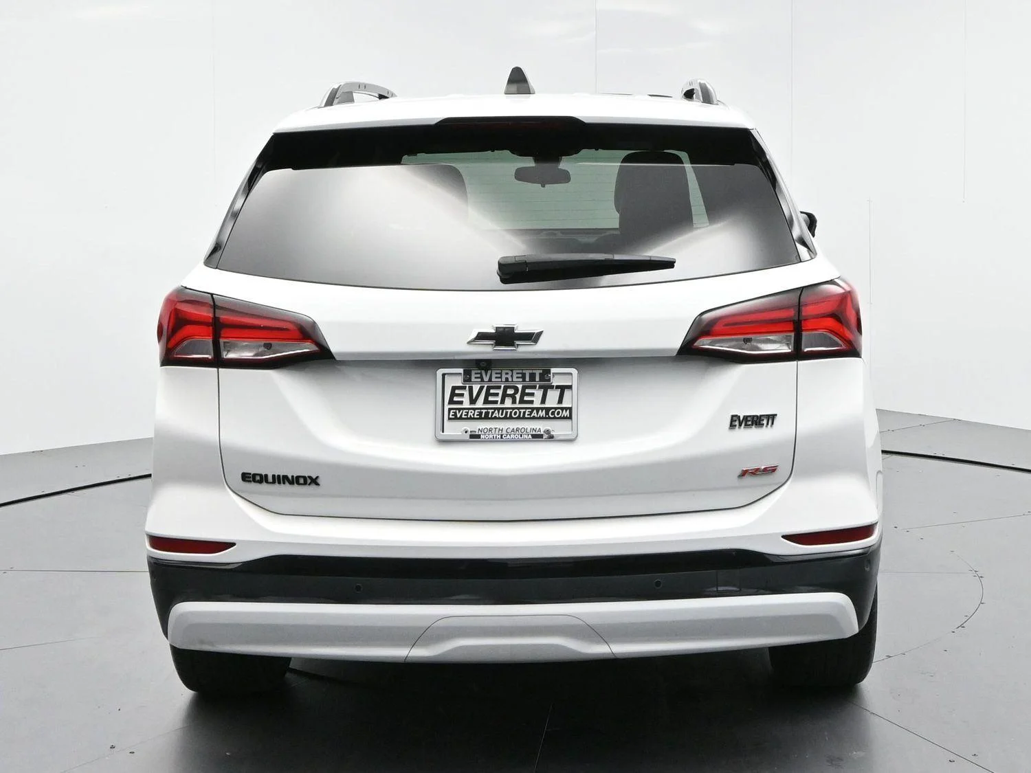 Used 2024 Summit White Chevrolet RS image 6