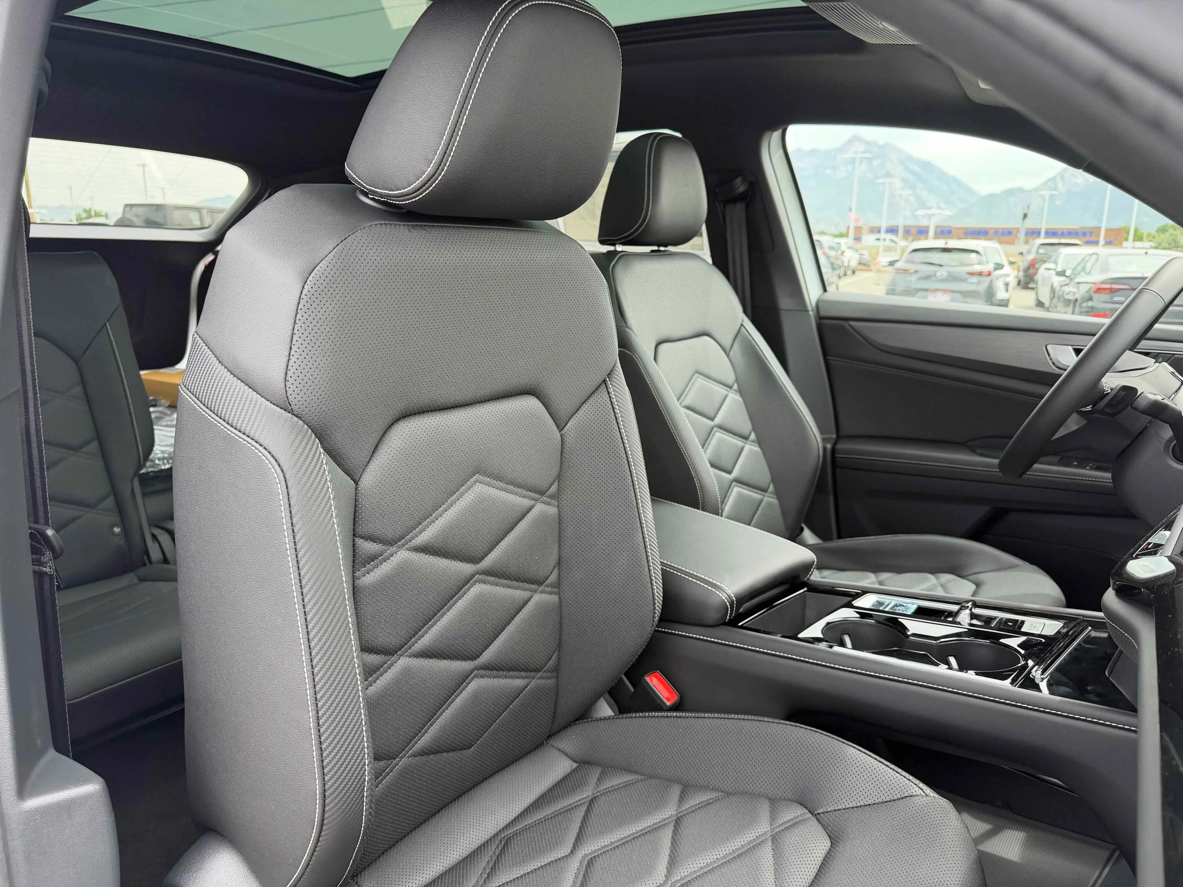 New 2026 Pearl Volkswagen 2.0T SE w/Technology image 30
