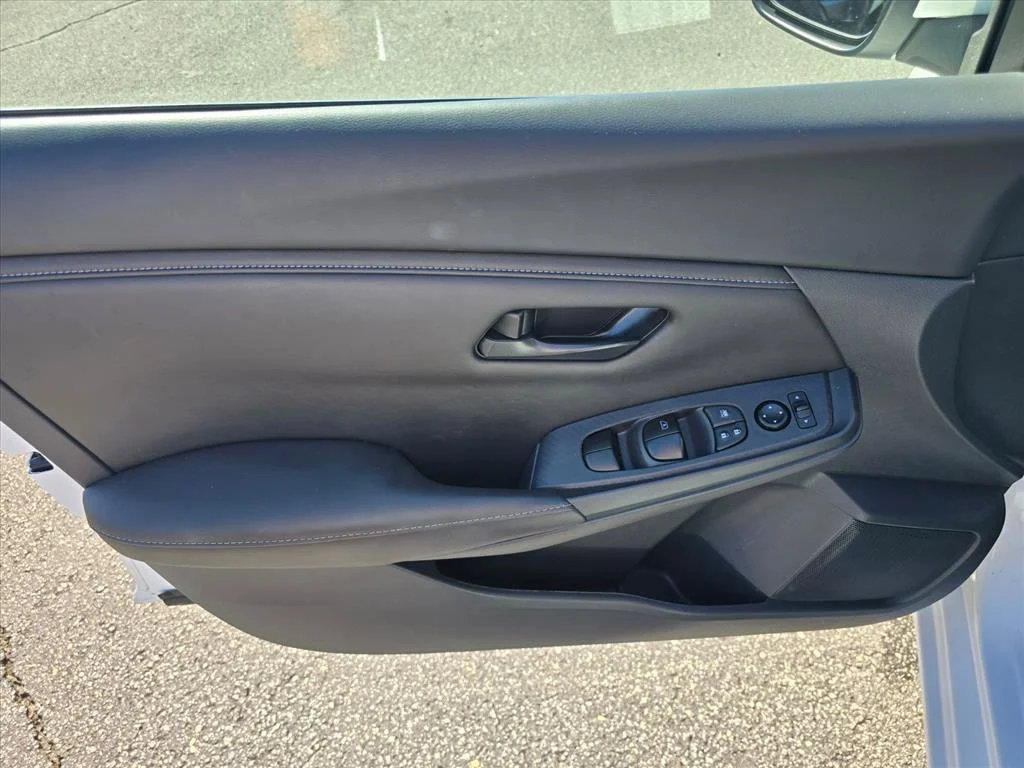 Used 2025 White Nissan S image 9