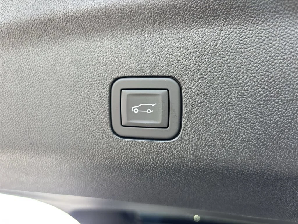 New 2026 Summit White GMC AT4 image 16