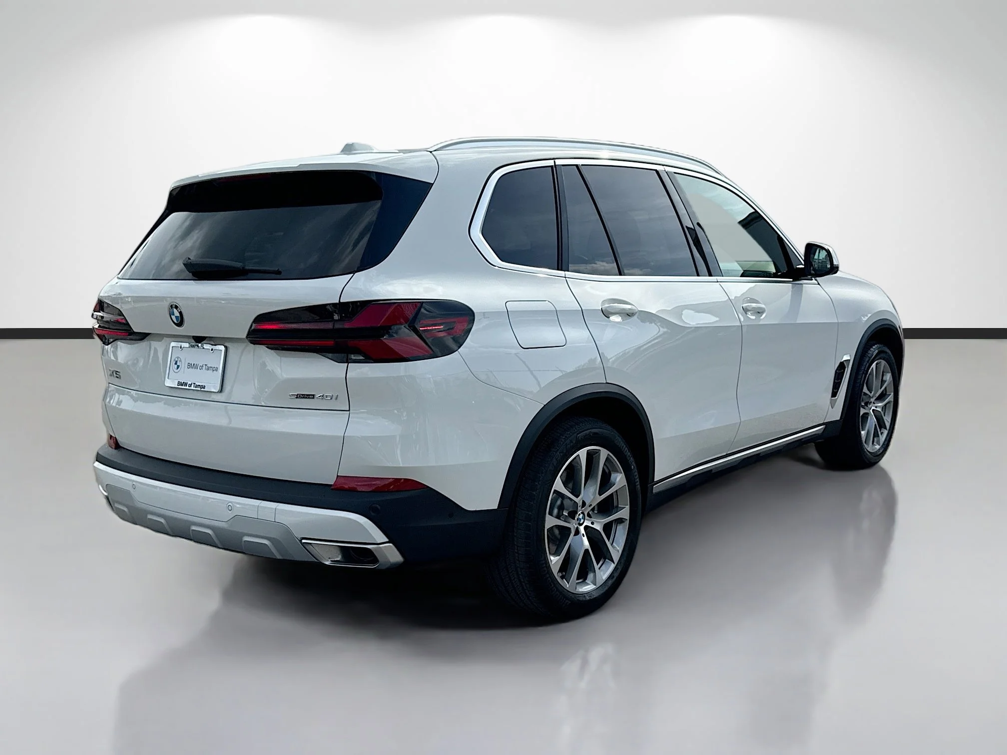 New 2026 Alpine White BMW sDrive40i image 3