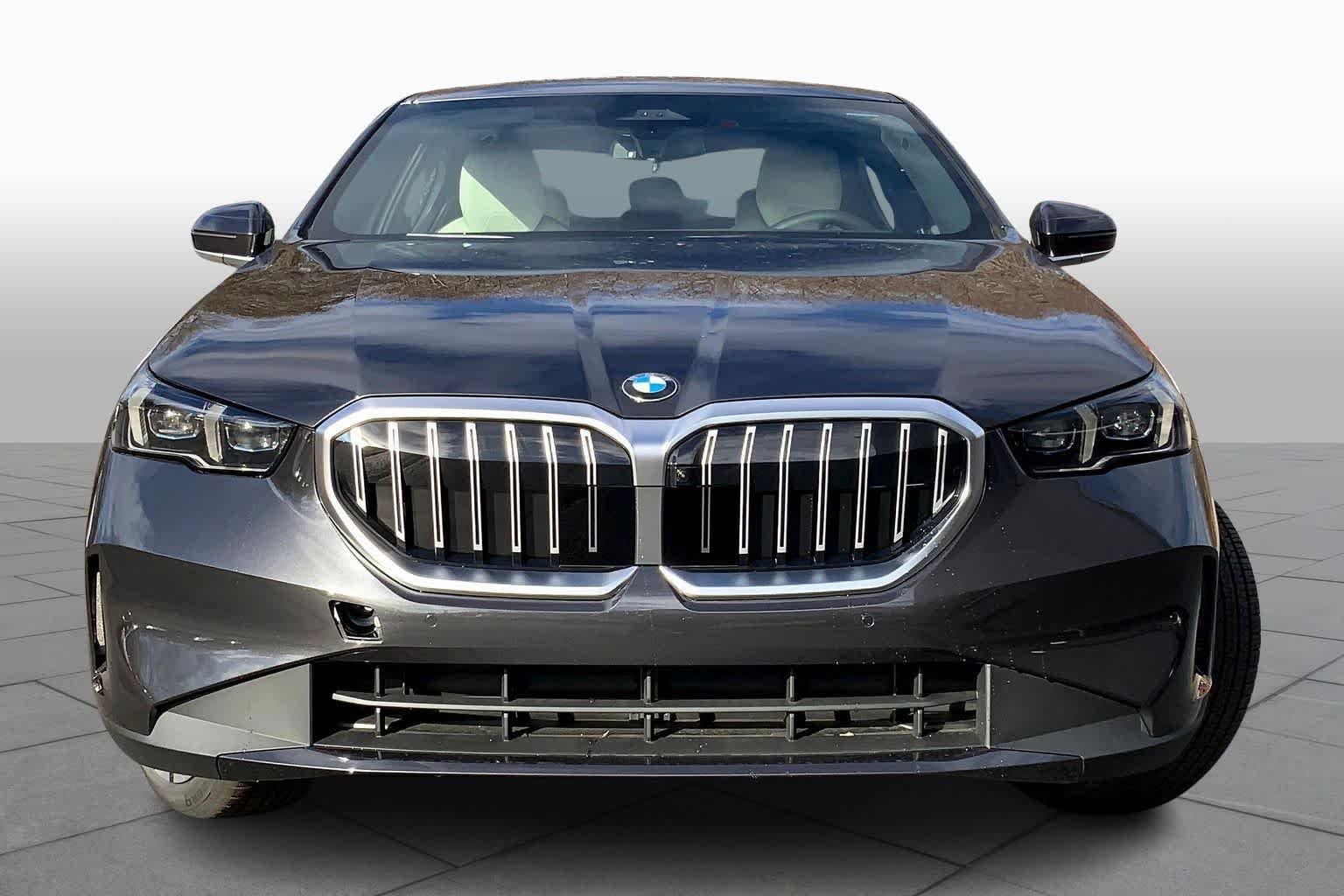 New 2026 Dark Graphite Metallic BMW 530i xDrive image 3
