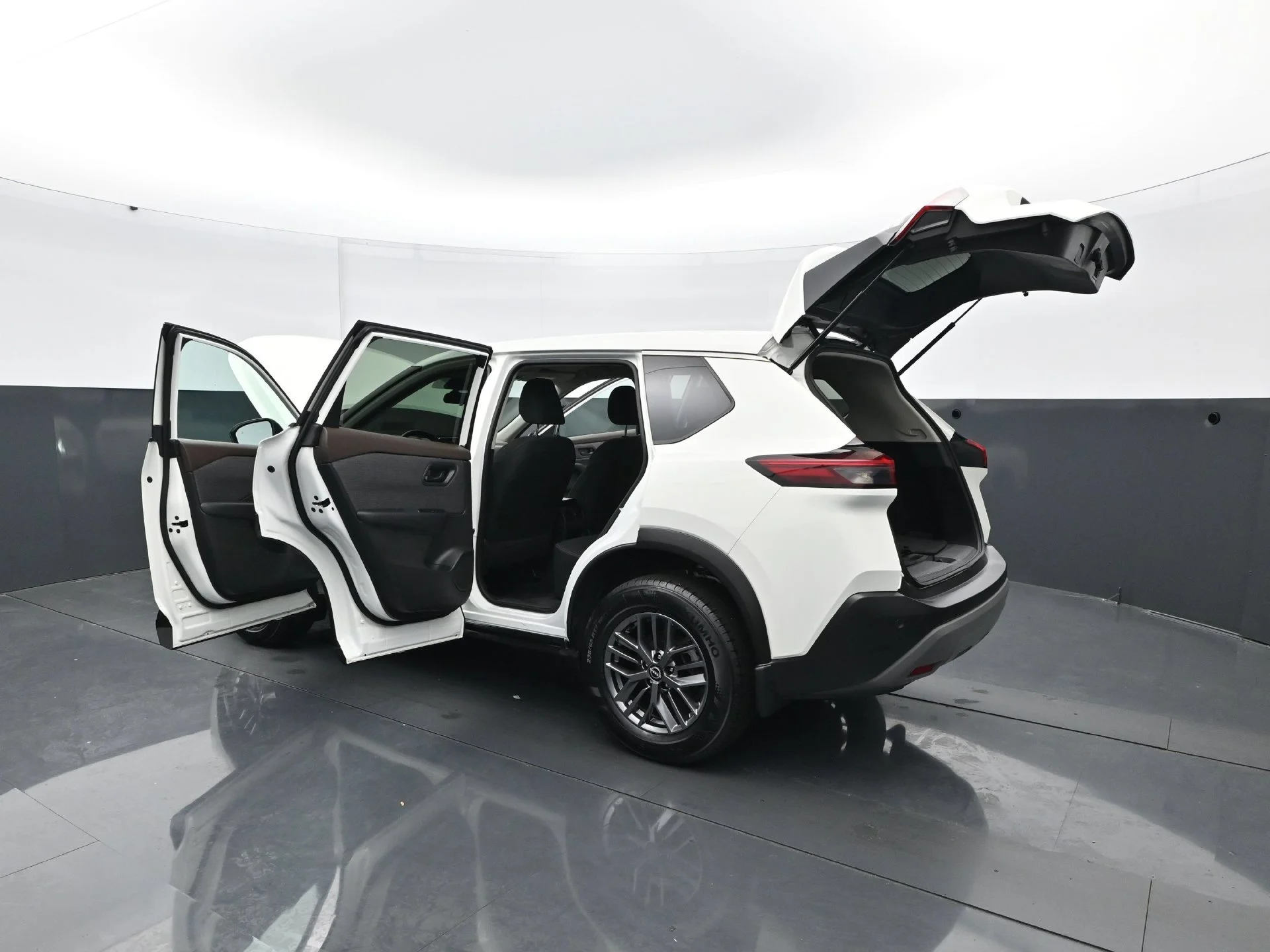 Used 2023 Glacier White Nissan S image 31
