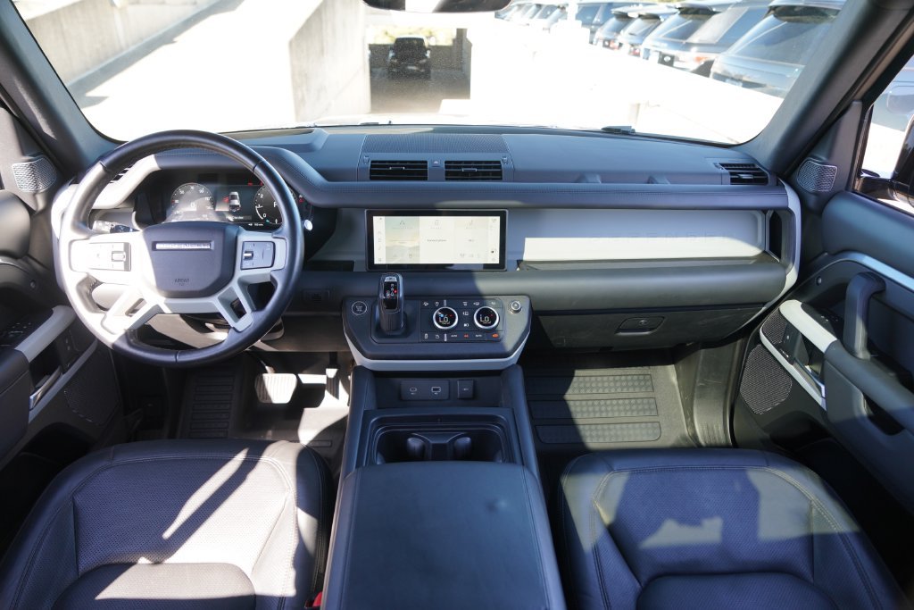 Used 2023  Land Rover S image 26