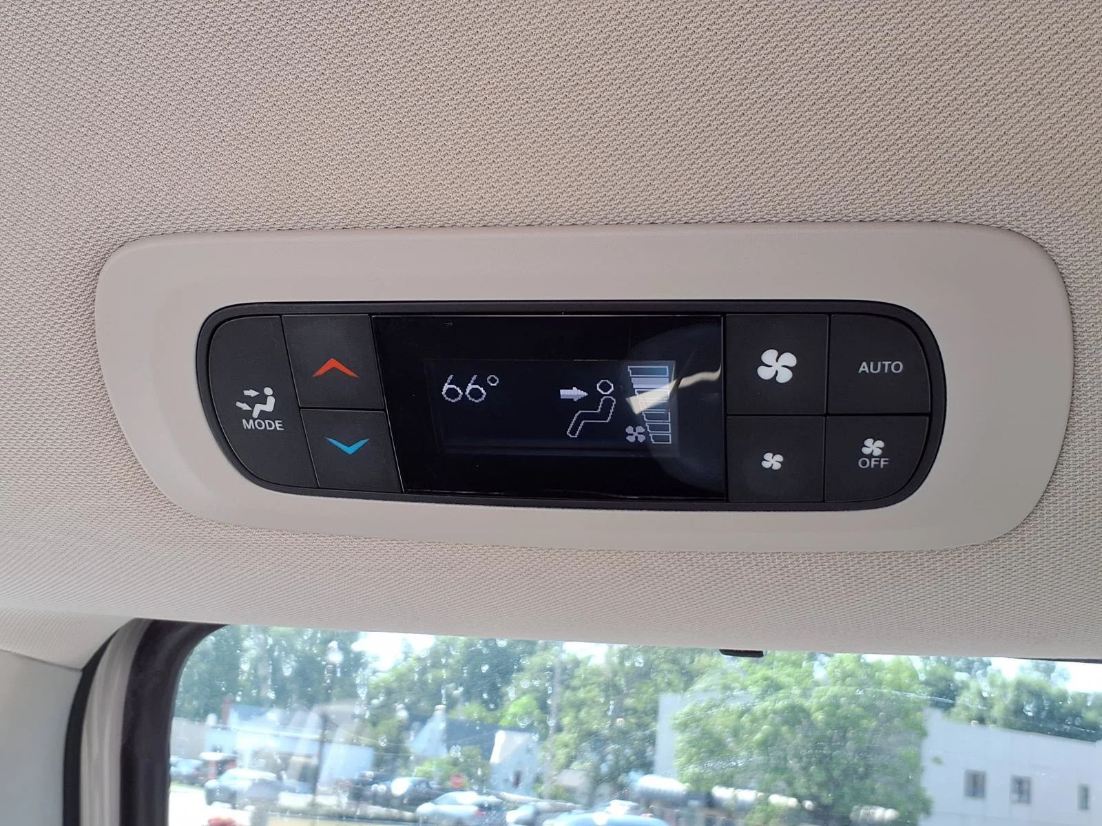 Used 2021 Luxury White Pearlcoat Chrysler Touring L image 26