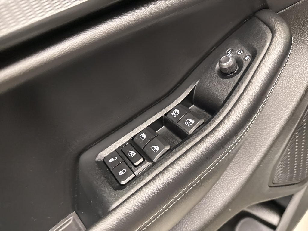Used 2023 Silver Jeep Laredo image 12