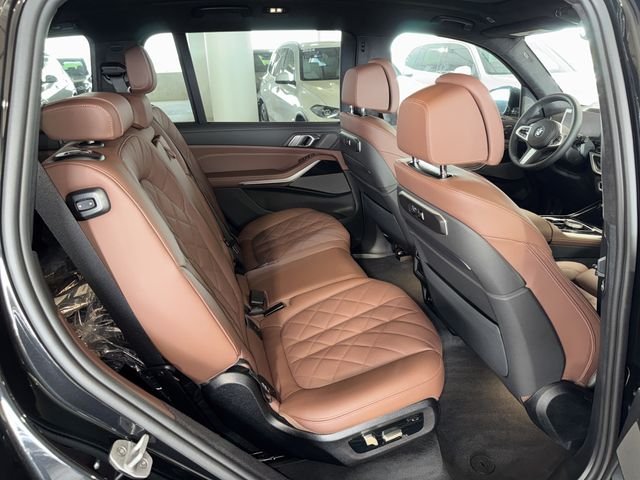 New 2027 Black Sapphire Metallic BMW xDrive40i image 10