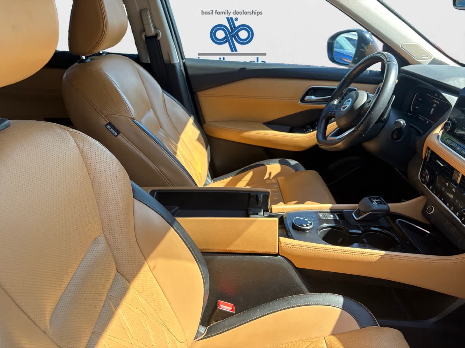 Used 2021 Pearl White Tricoat/Super Black Nissan Platinum image 21