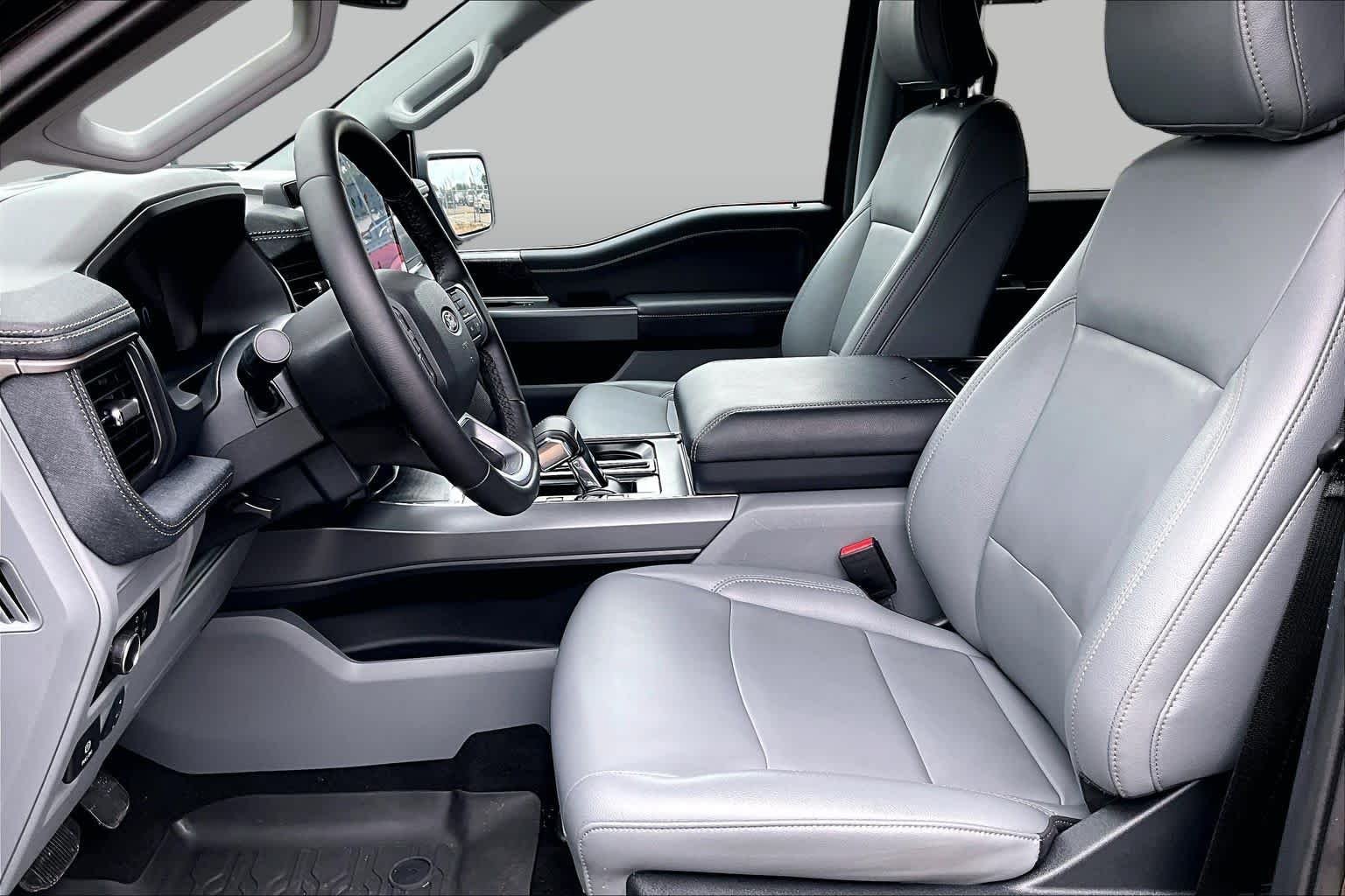 Used 2025 Agate Black Metallic Ford Flash image 10