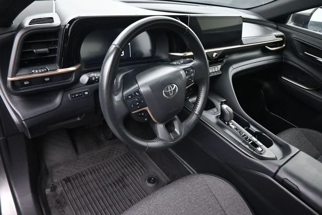 Used 2023  Toyota XLE image 20