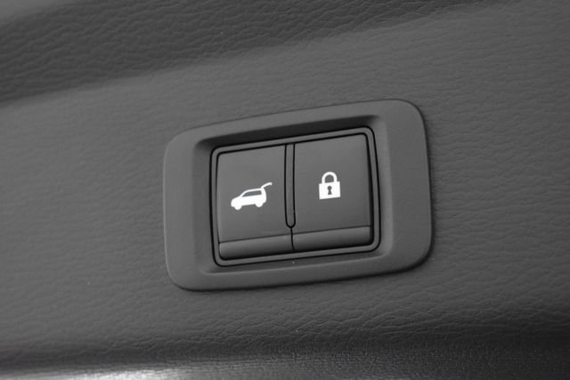 Used 2025  Mitsubishi SEL image 18