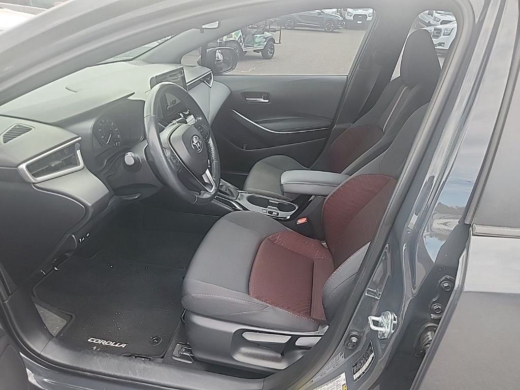 Used 2023  Toyota SE image 19