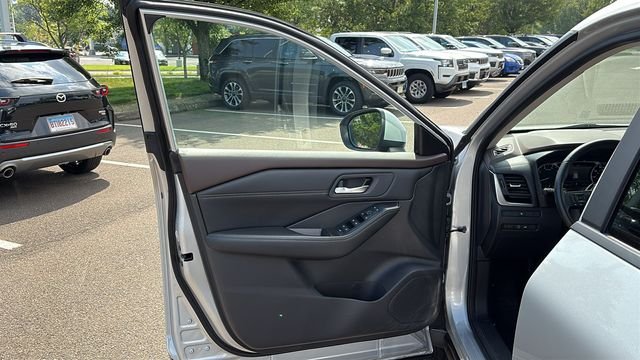 Used 2023 Silver Nissan SV image 8