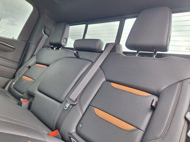 Used 2023 WHITE GMC AT4 image 26