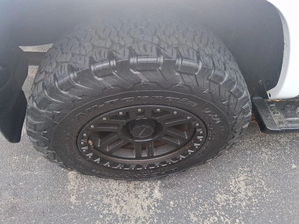 Used 2019 White Toyota SR5 image 9