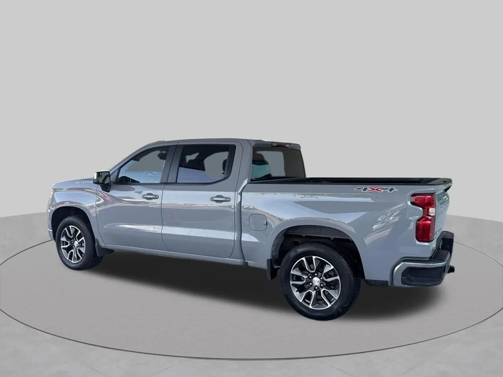 Used 2024 Gray Chevrolet LT image 5