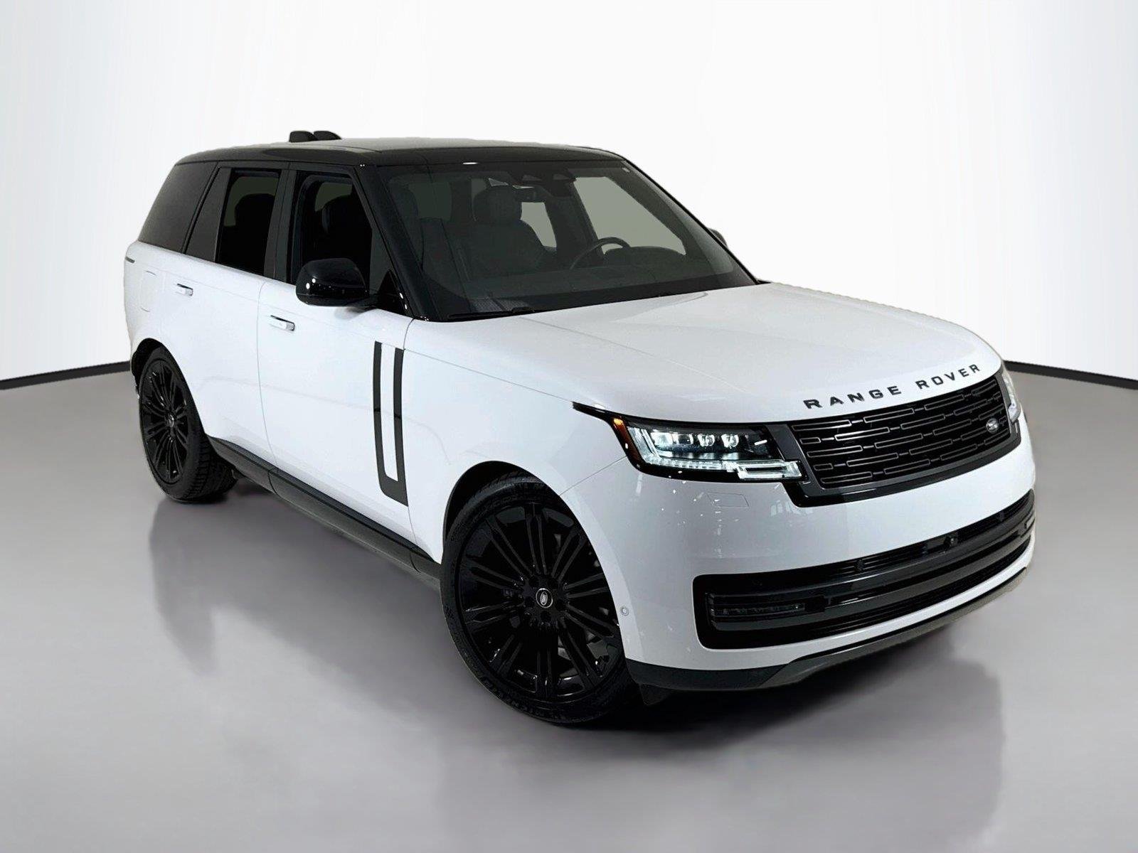 Used 2024 Fuji White Land Rover SE | Blackout Pkg | 360 Camera | Heated/Vented Seats image 47