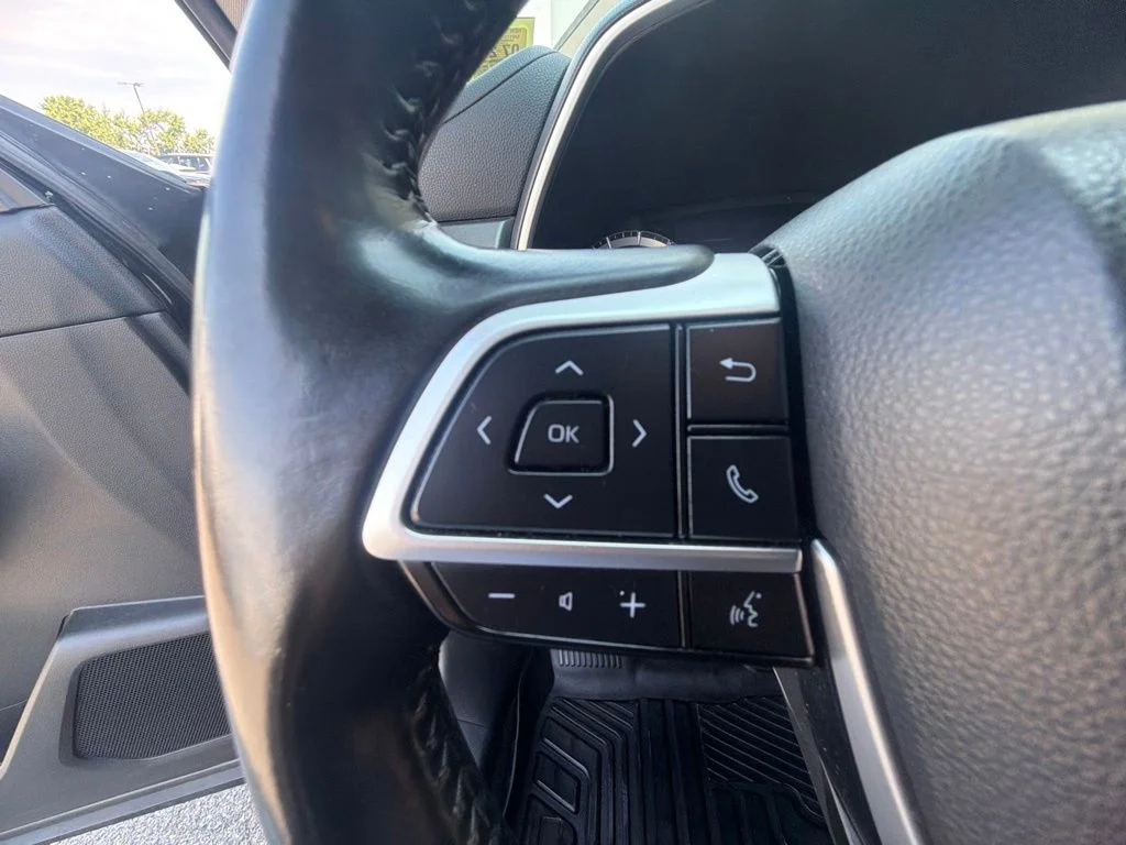 Used 2022 Black Toyota XLE image 35
