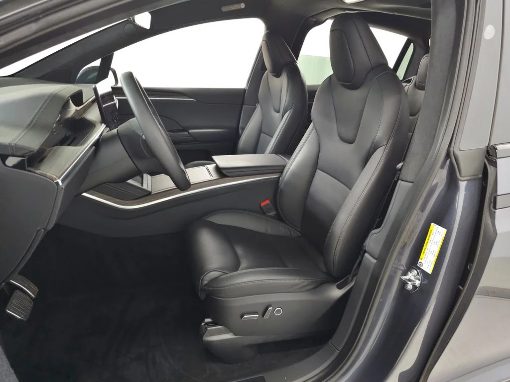 Used 2023  Tesla Standard Range image 16