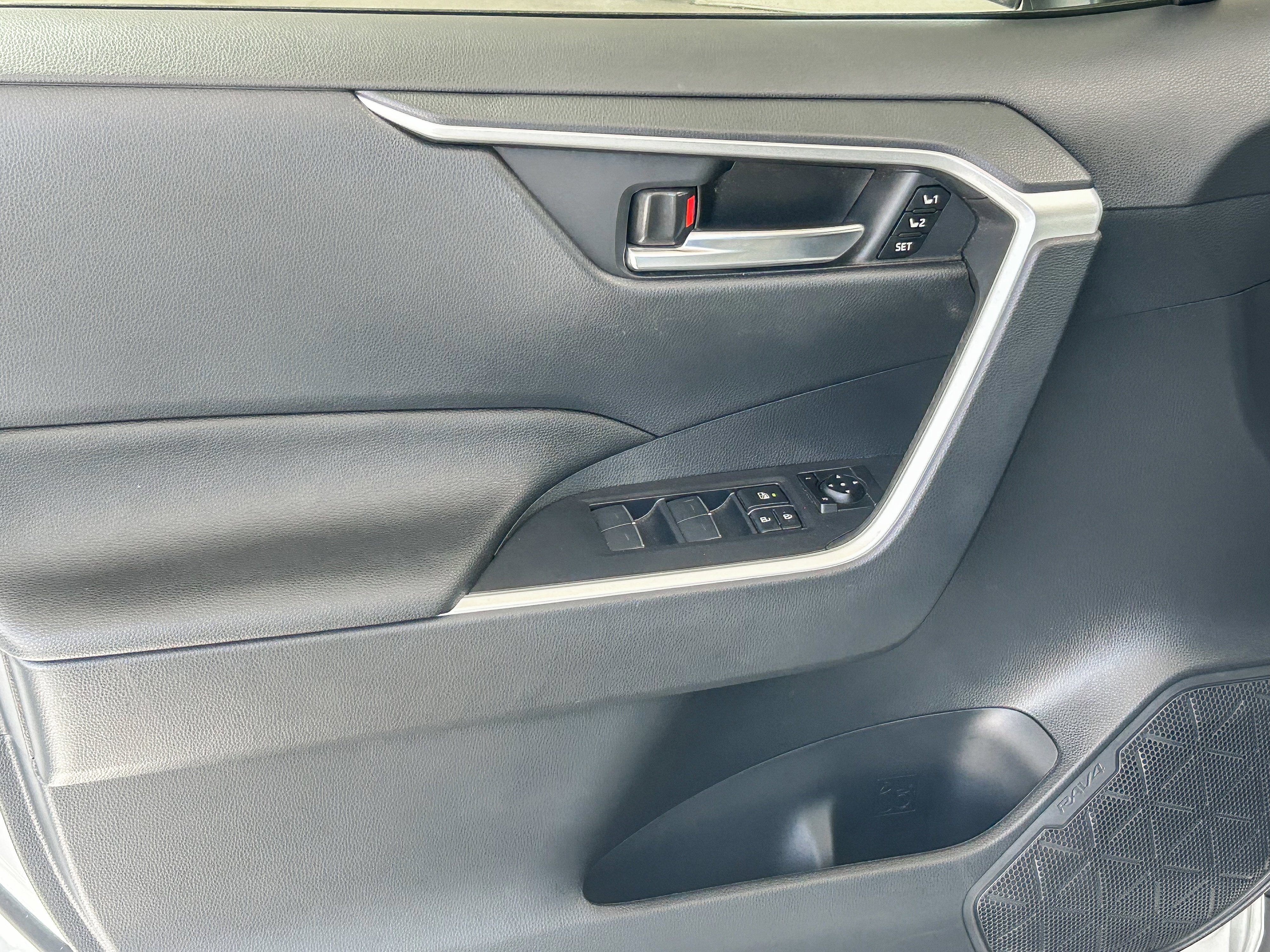 Used 2025 WIND CHILL PEARL TOYOTA TRUCK XLE PREMIUM image 24