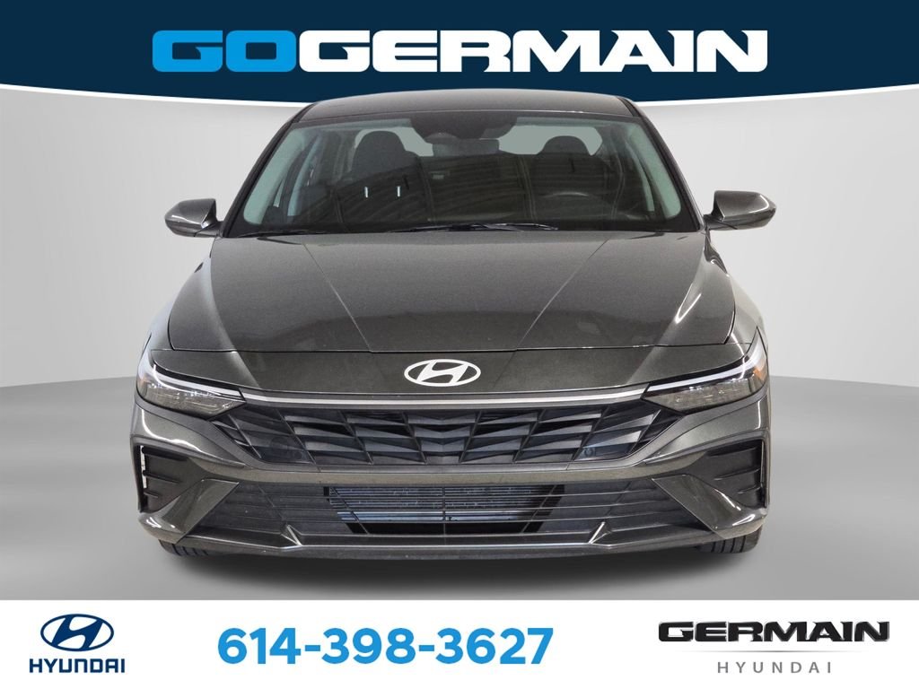 2025 Hyundai Elantra SE - Photo 2