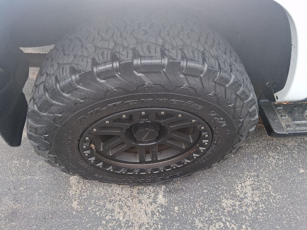 Used 2019 White Toyota SR5 image 9
