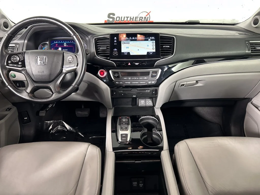 Used 2019 Silver Honda Touring image 18