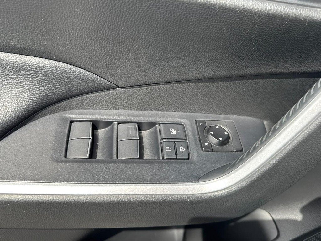 Used 2020 Silver Toyota XLE Premium image 16