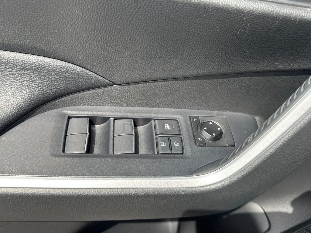 Used 2020 Silver Toyota XLE Premium image 16
