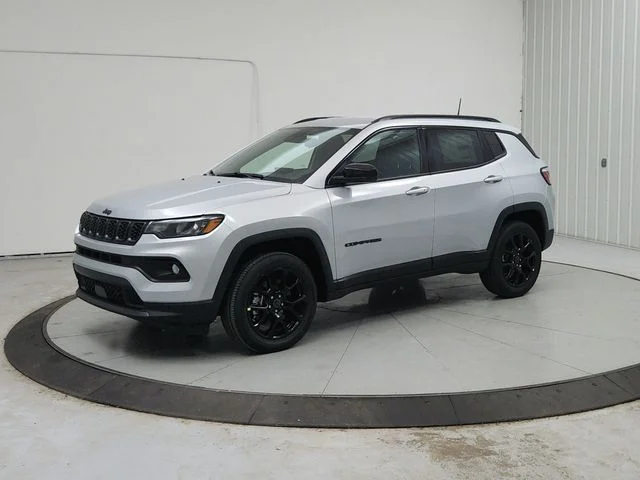 New 2026 Silver Zynith Metallic Clearcoat Jeep Latitude image 4
