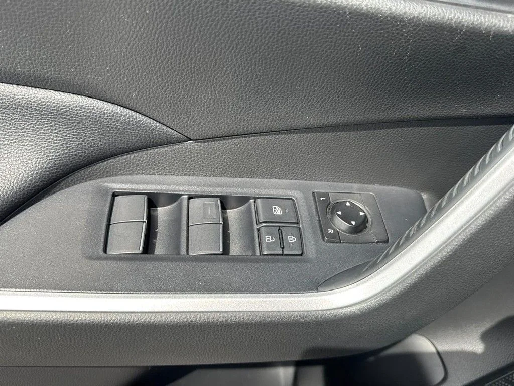 Used 2020 Silver Toyota XLE Premium image 16